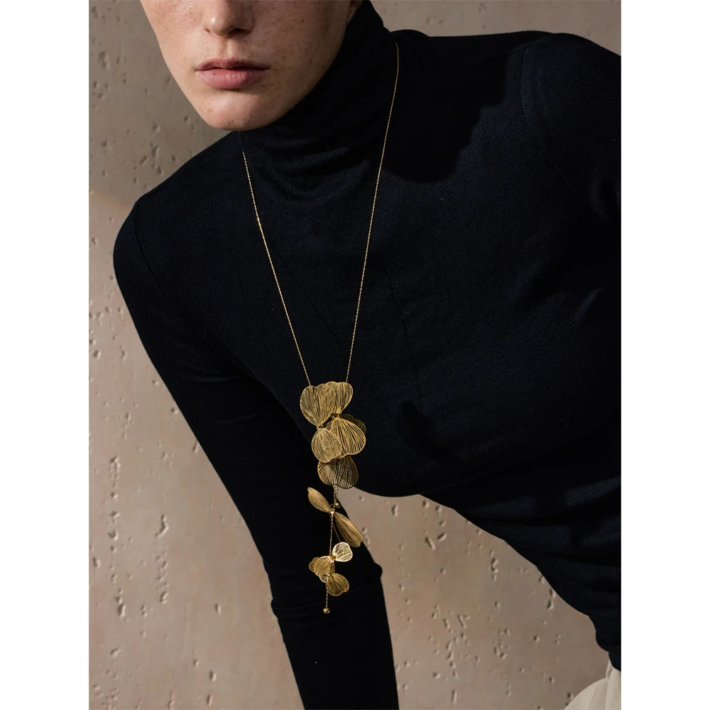 Poofy Flower Necklace