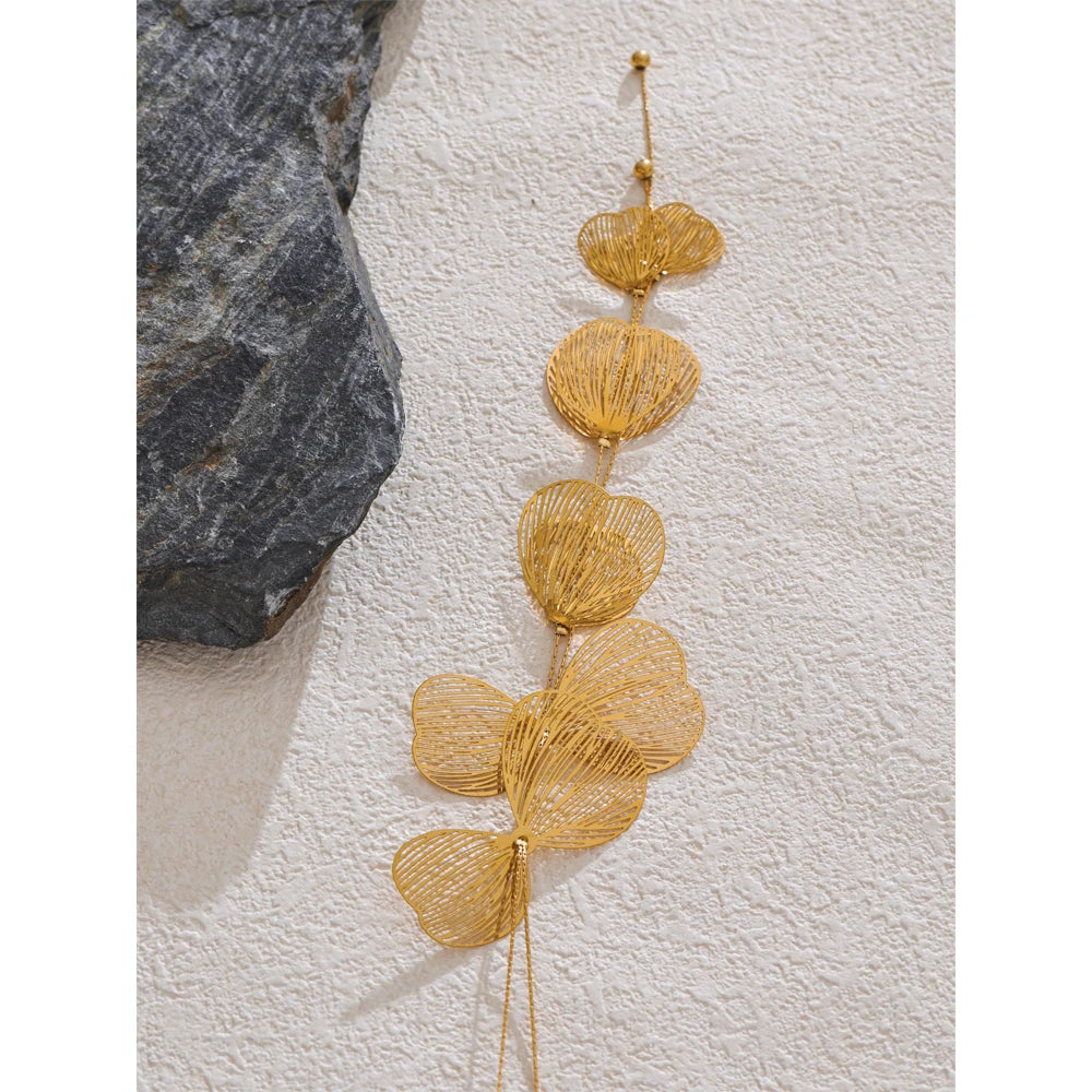 Poofy Flower Necklace