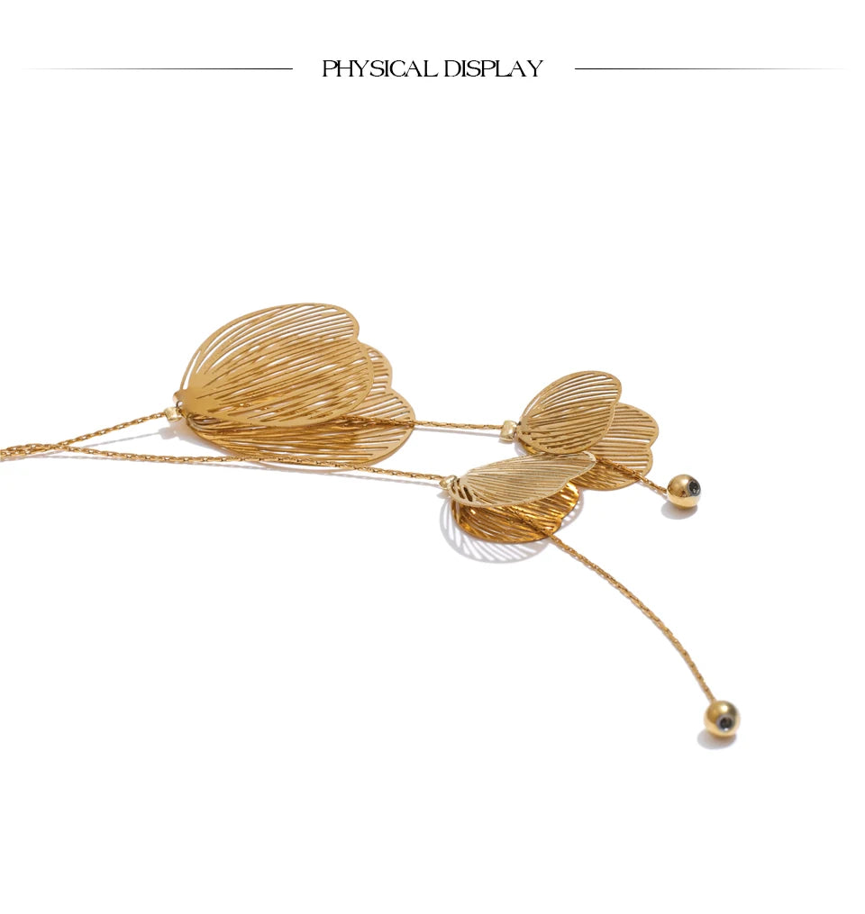 Poofy Flower Necklace